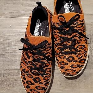 Sketchers- leopard print shoes